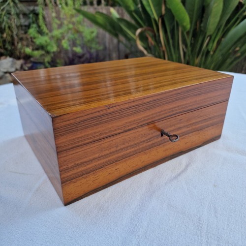 Boîte coffret à - À, cigares